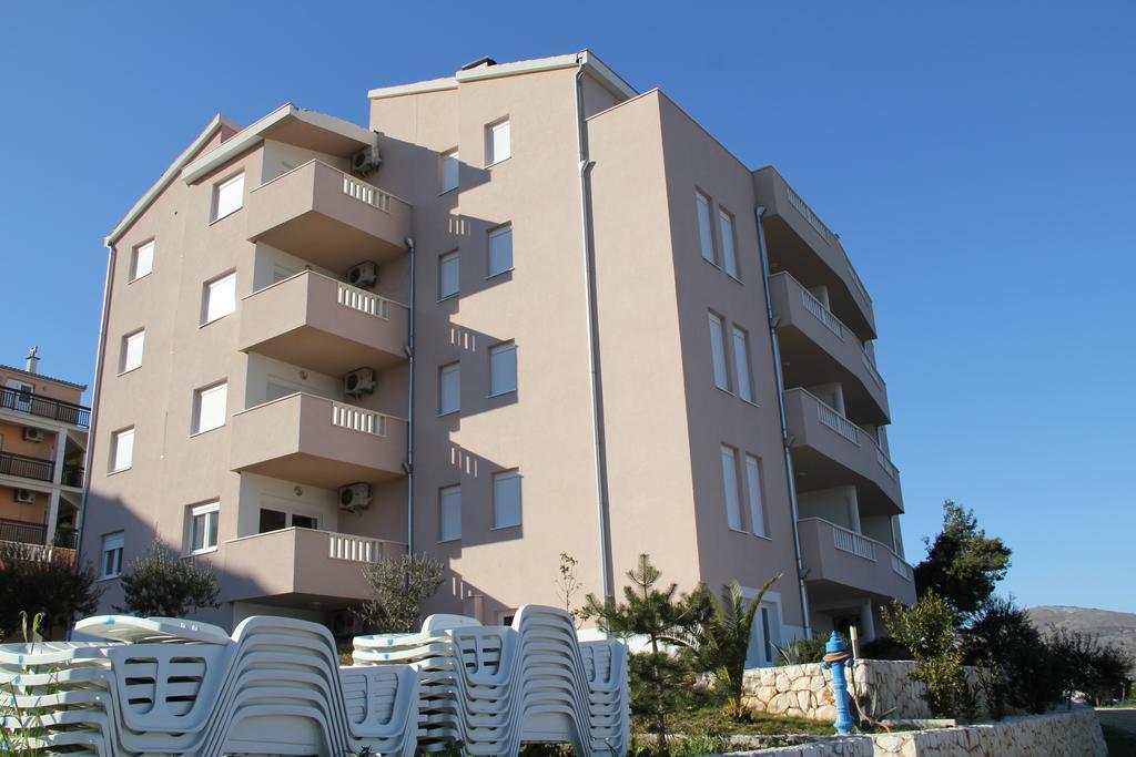 Apartments Villa Plaza Trogir Exterior foto